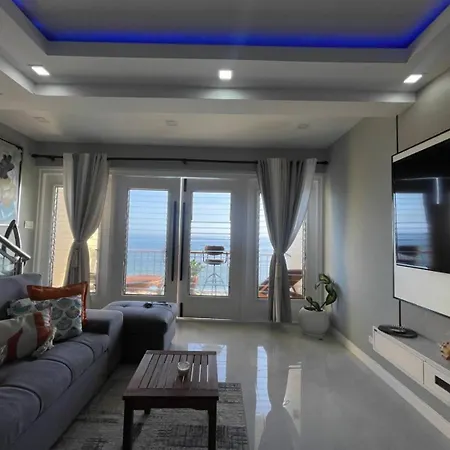 Seaside Deluxe Apartment